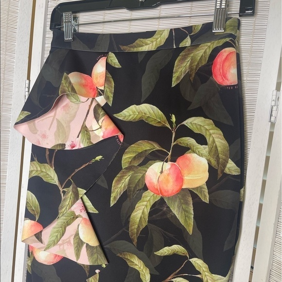 Ted Baker Blayyke Peaches Ruffle Pencil Skirt Black Orange Rose Gold Size 0 NWT - Picture 2 of 8
